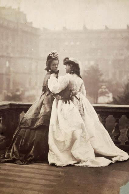 L'amore proibito tra donne in età vittoriana: le meravigliose foto dell'epoca