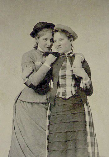 L'amore proibito tra donne in età vittoriana: le meravigliose foto dell'epoca