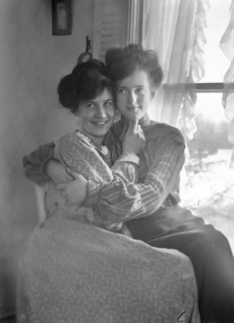 L'amore proibito tra donne in età vittoriana: le meravigliose foto dell'epoca