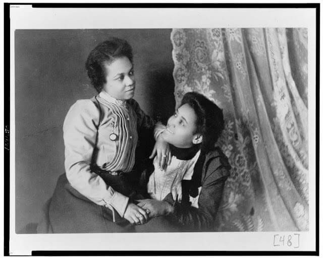 L'amore proibito tra donne in età vittoriana: le meravigliose foto dell'epoca