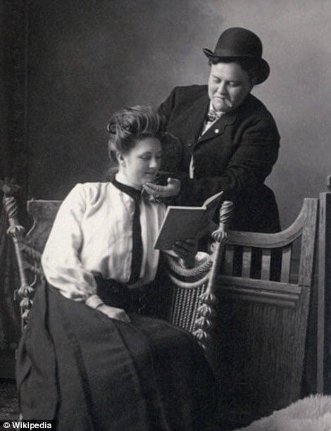 L'amore proibito tra donne in età vittoriana: le meravigliose foto dell'epoca