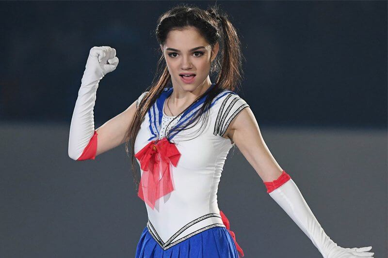 La pattinatrice russa si trasforma in Sailor Moon: il video diventa virale