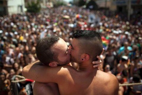 Arriva l'Onda Pride 2017: questo sabato si comincia a sfilare - 3099338989 - Gay.it