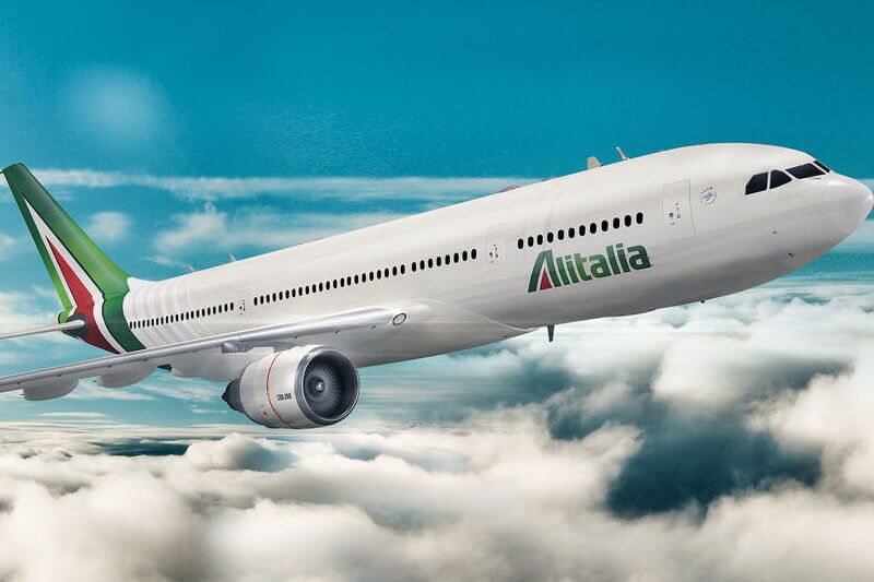Alitalia, epica risposta ad un omofobo su Twitter