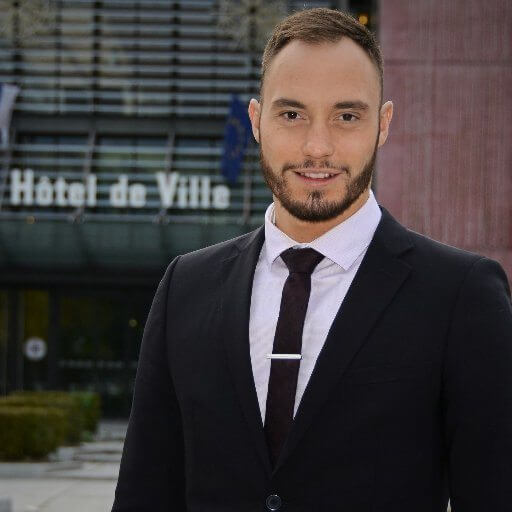 Ecco perché i gay francesi potrebbero far vincere Marine Le Pen - Alexis Jolly - Gay.it