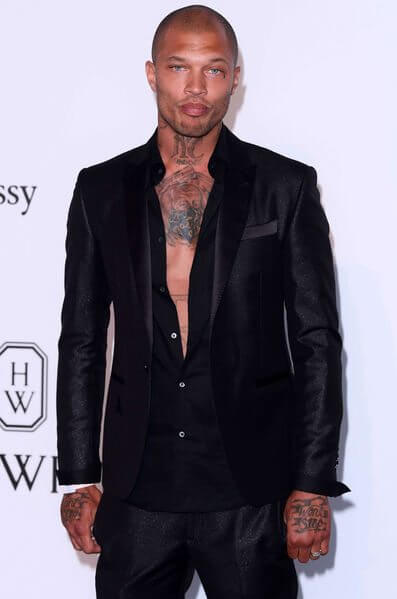 Jeremy Meeks, il detenuto più sexy del mondo appare al gala dell'AmFar di Cannes - AmFar4 - Gay.it