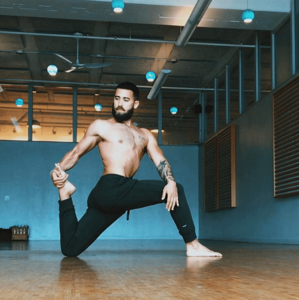 Il maestro di yoga più sexy che abbiate mai visto: viaggio nell'Instagram di Patrick Beach