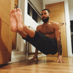 Il maestro di yoga più sexy che abbiate mai visto: viaggio nell'Instagram di Patrick Beach - Thumbnail