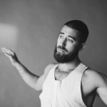 Il maestro di yoga più sexy che abbiate mai visto: viaggio nell'Instagram di Patrick Beach - Thumbnail
