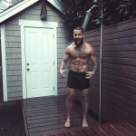 Il maestro di yoga più sexy che abbiate mai visto: viaggio nell'Instagram di Patrick Beach - Thumbnail