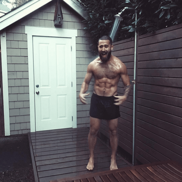 Il maestro di yoga più sexy che abbiate mai visto: viaggio nell'Instagram di Patrick Beach