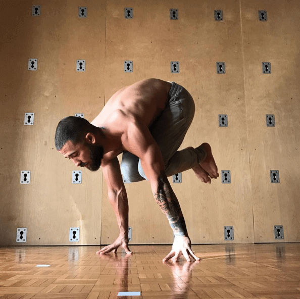Il maestro di yoga più sexy che abbiate mai visto: viaggio nell'Instagram di Patrick Beach