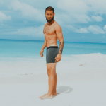 Il maestro di yoga più sexy che abbiate mai visto: viaggio nell'Instagram di Patrick Beach - Thumbnail