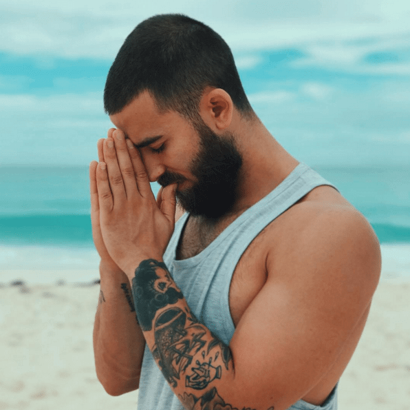 Il maestro di yoga più sexy che abbiate mai visto: viaggio nell'Instagram di Patrick Beach