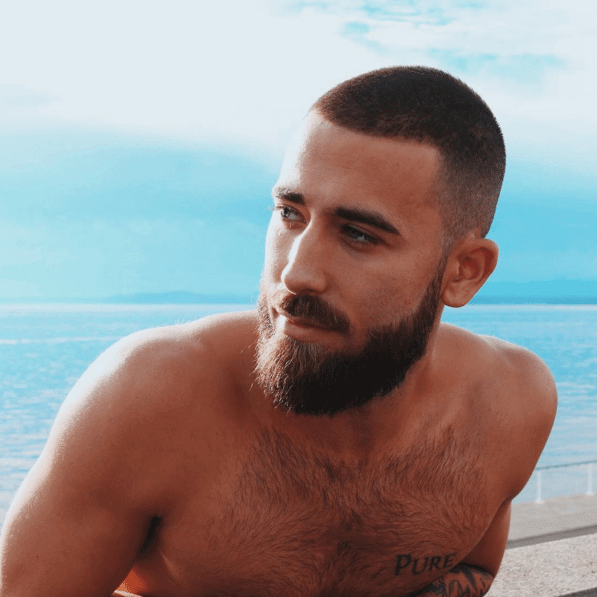 Il maestro di yoga più sexy che abbiate mai visto: viaggio nell'Instagram di Patrick Beach