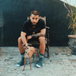 Il maestro di yoga più sexy che abbiate mai visto: viaggio nell'Instagram di Patrick Beach - Thumbnail