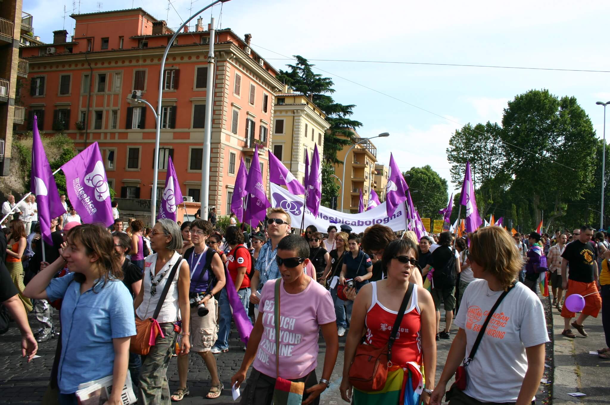 Le militanti di Arcilesbica si scontrano sulla GPA in vista dei Pride - b - Gay.it