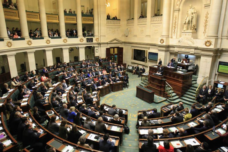 Belgio, sì all’autodeterminazione delle persone trans: 117 voti a favore e nessun contrario