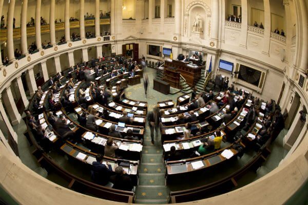 Belgio, sì all'autodeterminazione delle persone trans: 117 voti a favore e nessun contrario - belgio 2 - Gay.it