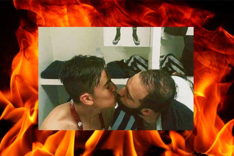 Il bacio gay tra Higuain e Dybala della Juventus scatena gli omofobi sul web