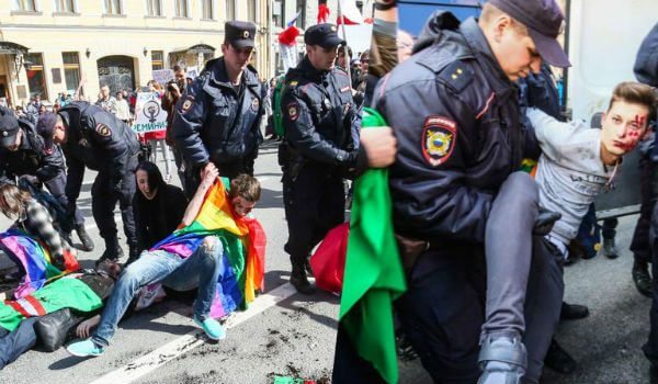 Cecenia, la polizia ai genitori: "Uccidete i vostri figli gay o lo faremo noi" - cecenia polizia 2 - Gay.it