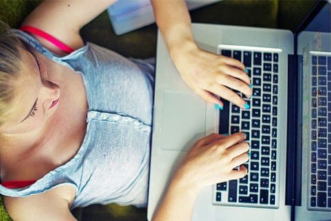 17enne si suicida: non sopportava più il bullismo bifobico - cyberbullismo - Gay.it