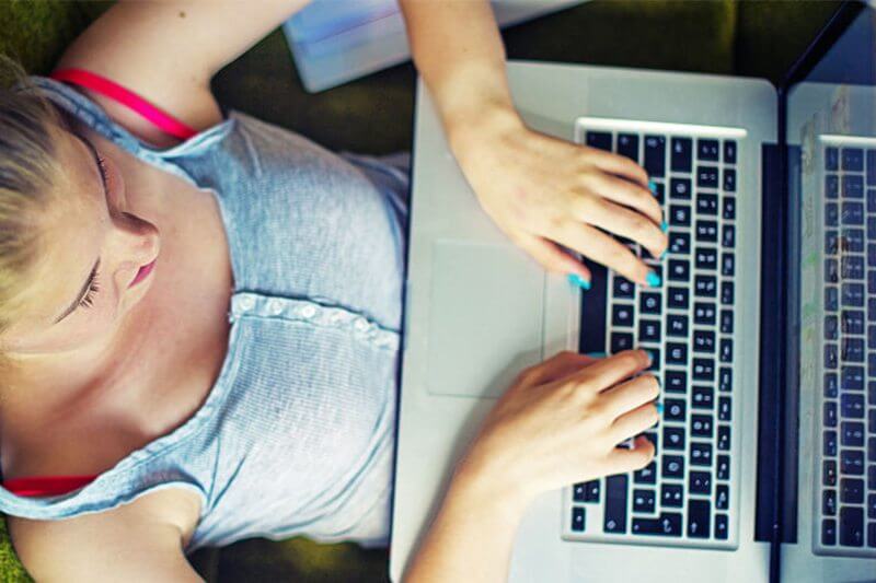 L’80% delle persone LGBTQ vittima di bullismo online