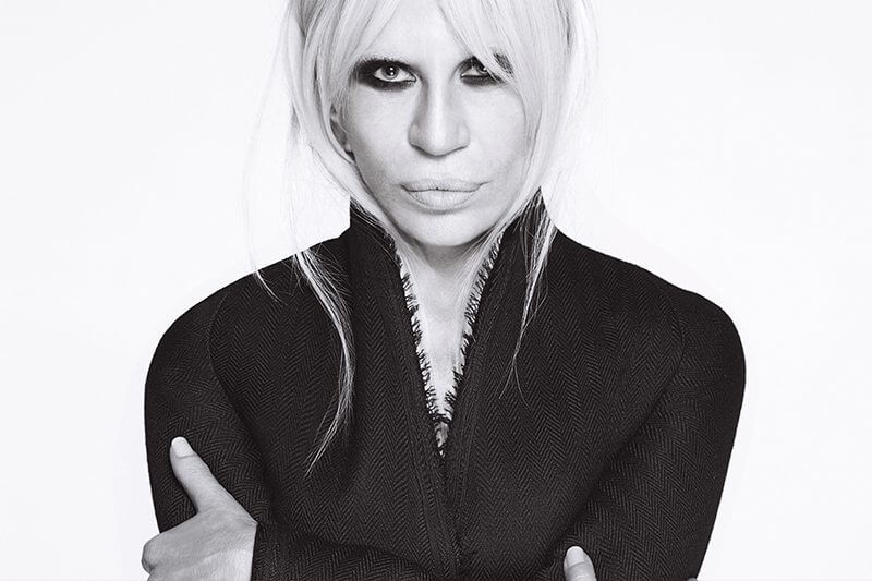 Donatella Versace: 62 anni tra glamour, eccessi, femminismo e amicizie pop - donatella copertina - Gay.it