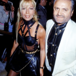 Donatella Versace: 62 anni tra glamour, eccessi, femminismo e amicizie pop - Thumbnail