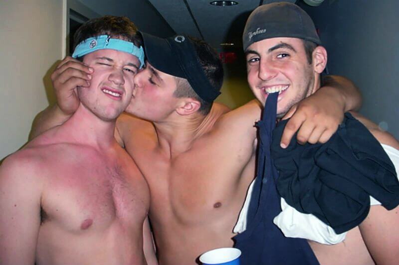 Gli uomini etero diventano un po’ più gay a ogni drink: ecco lo studio che lo sostiene