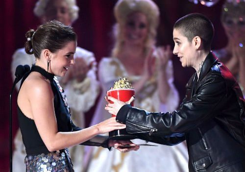 Emma Watson premiata agli MTV Movie Awards per la prima volta genderless: il sesso non conta - emma watson genderless 2 - Gay.it