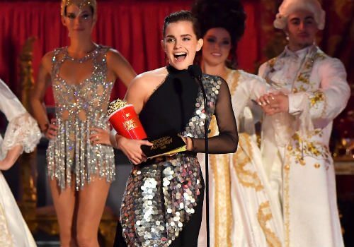 Emma Watson premiata agli MTV Movie Awards per la prima volta genderless: il sesso non conta - emma watson genderless 3 - Gay.it