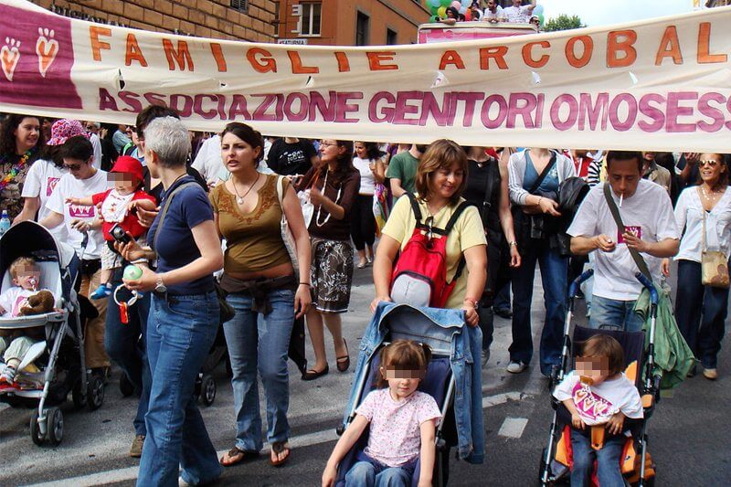 Unioni civili: l’Inps assicura tutela anche per i figli delle coppie gay