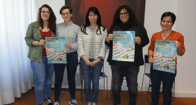 Giornata Internazionale contro l'Omofobia, Ferrara ci mette la faccia: volti di studenti e docenti sui palazzi universitari - ferrara giornata internazionale omofobia 3 - Gay.it