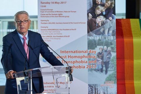 Omofobia, il Consiglio d'Europa agli Stati membri: "Avete l'obbligo di proteggere le persone LGBTI" - giornata contro lomofobia jagland 1 - Gay.it