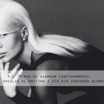 Donatella Versace: 62 anni tra glamour, eccessi, femminismo e amicizie pop - Thumbnail