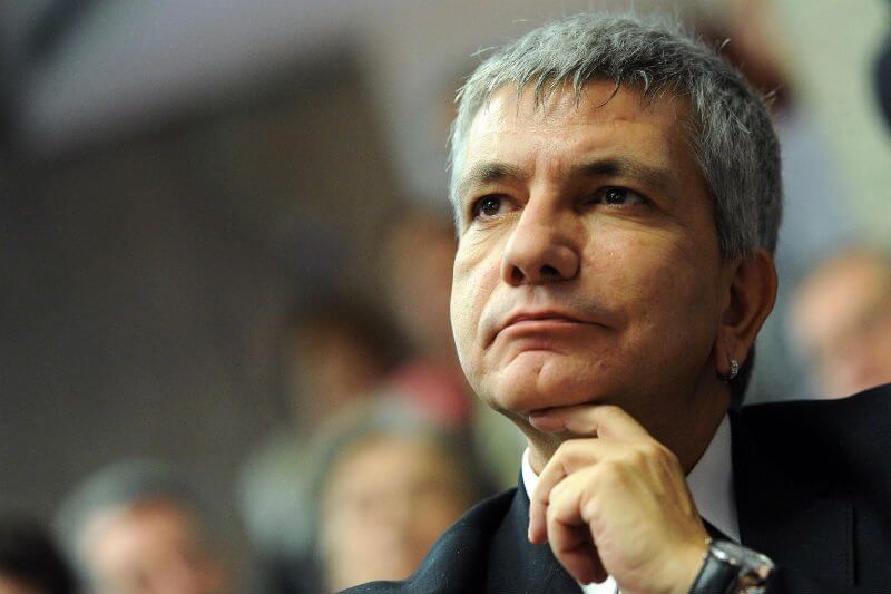 Legge omofobia, il sit-in di Nichi Vendola al Senato: “Dibattito misero, c’è l’ombra di Alfano”