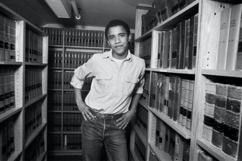 Obama gay: la biografia-scandalo racconta il rapporto tra l'ex presidente Usa e il suo professore del college - obama 1 - Gay.it