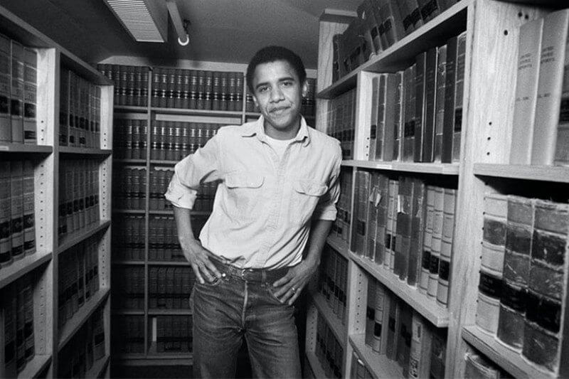 Obama gay: la biografia-scandalo racconta il rapporto tra l’ex presidente Usa e il suo professore del college