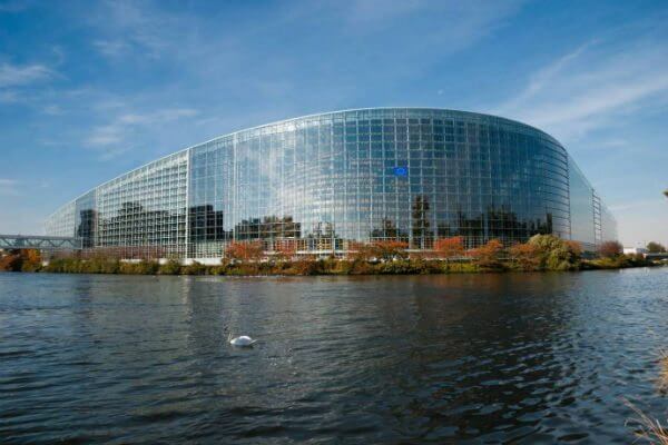 Cecenia: il Parlamento Europeo approva risoluzione contro le persecuzioni gay - parlamento europeo strasburgo 1 - Gay.it