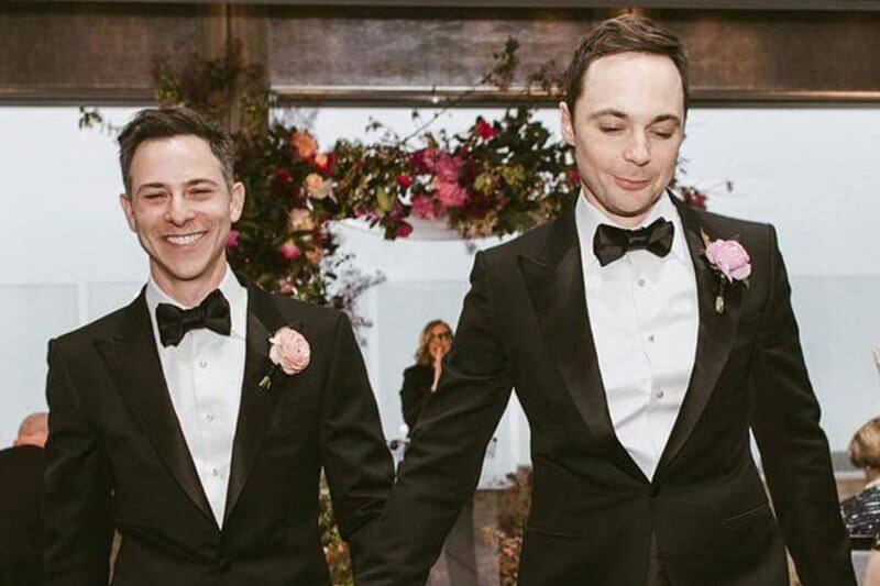 Jim Parsons (Sheldon Cooper in The Big Bang Theory) ha sposato Todd Spiewak