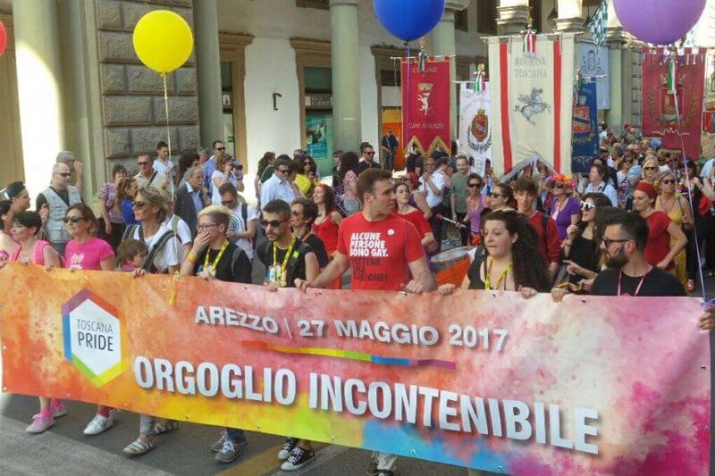 Toscana Pride: 10.000 persone ad Arezzo per il primo corteo del 2017