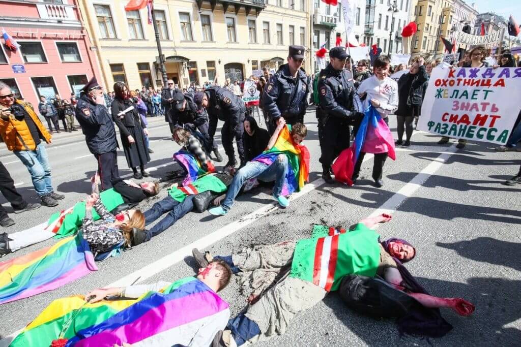 Russia, arrestati attivisti LGBT: protestavano contro i lager ceceni