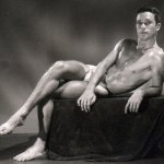 Tom of Finland, i suoi disegni di uomini muscolosi e peni enormi in mostra a Bologna - Thumbnail