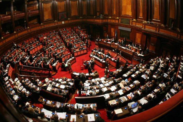 Legge omofobia, il sit-in di Nichi Vendola al Senato: "Dibattito misero, c'è l'ombra di Alfano" - varichina 4 - Gay.it