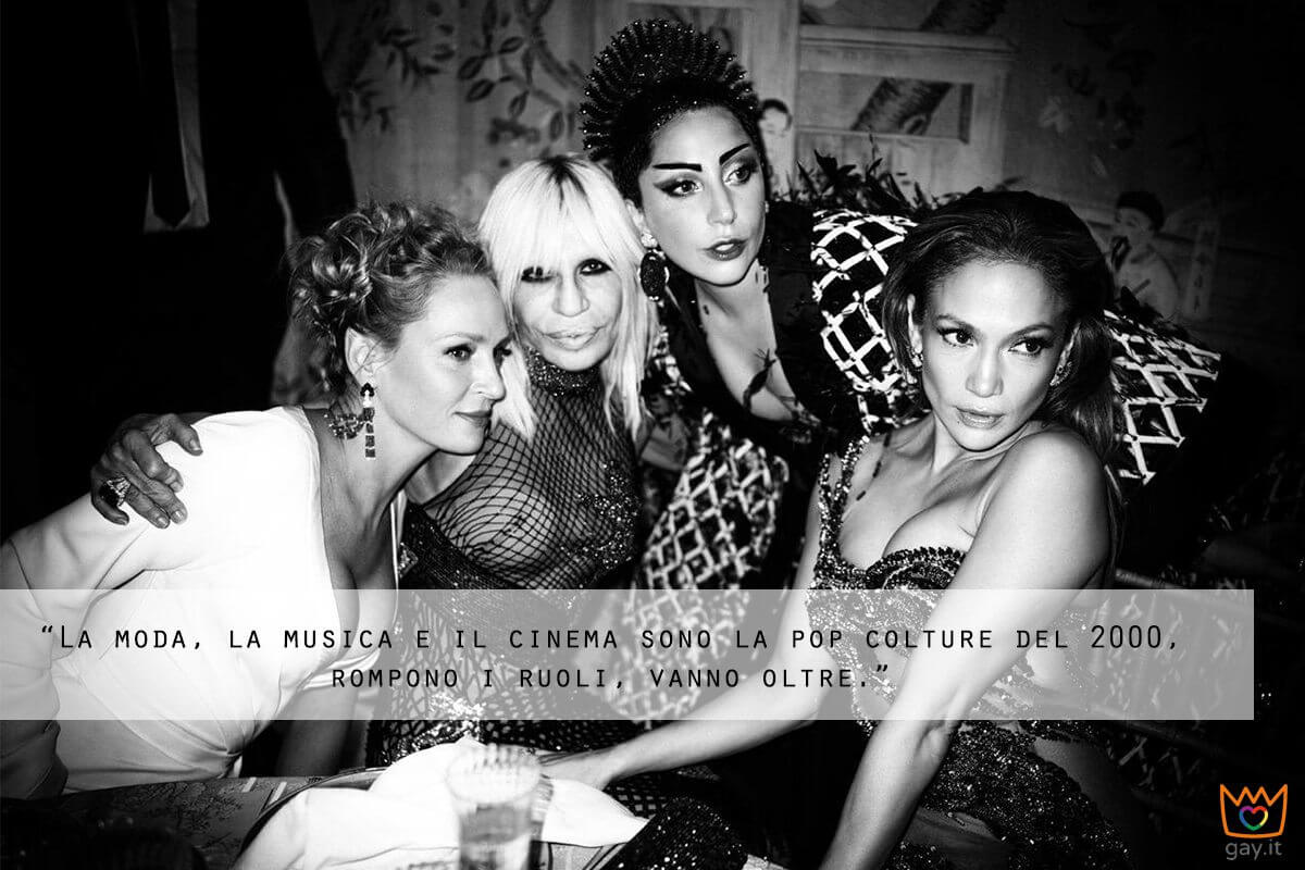 Donatella Versace: 62 anni tra glamour, eccessi, femminismo e amicizie pop