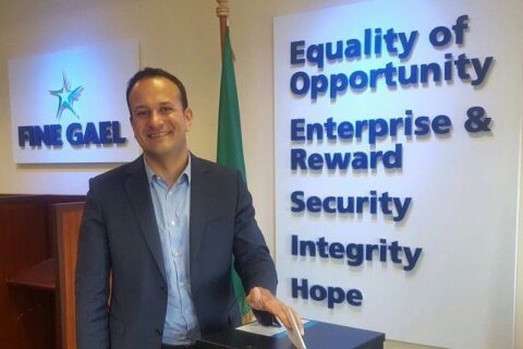Irlanda, Leo Varadkar eletto leader del partito di governo: prima volta di un premier gay dichiarato nel Paese - DBTzdkxXYAADyp - Gay.it