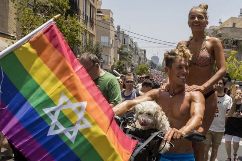 Tel Aviv Pride, in 200mila in piazza: bloccata la protesta per i diritti dei palestinesi - GettyImages 694132970 - Gay.it