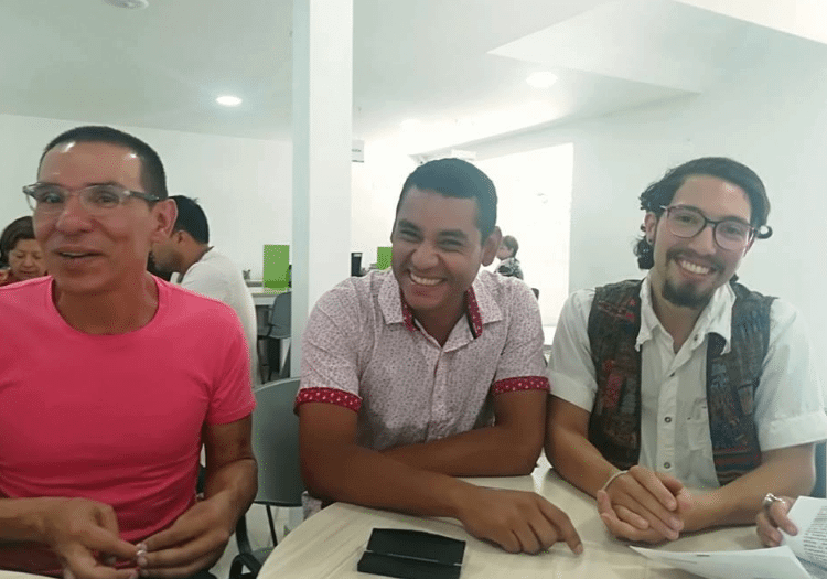 Colombia, il poliamore è realtà: ecco il primo matrimonio tra tre uomini - Schermata 2017 06 14 alle 10.18.55 - Gay.it