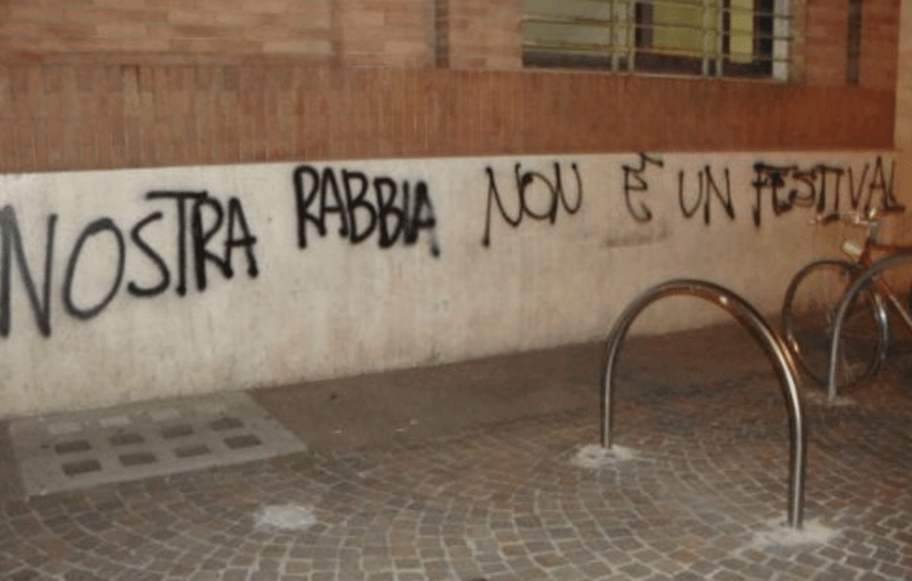 Torino, scritte contro il Pride e il Lovers Film Festival: “Svenduti i corpi fr**i”